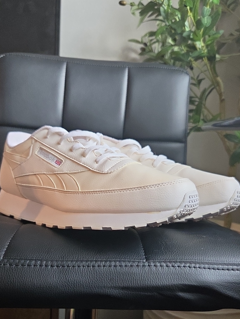 Reebok Men's Cream/White Retro Runner Sneakers